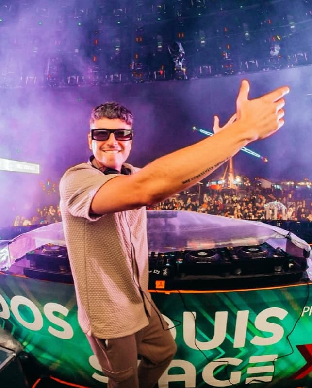 Broz Rodriguez performing live