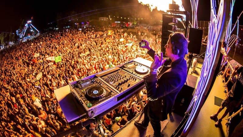 BSNO performing live